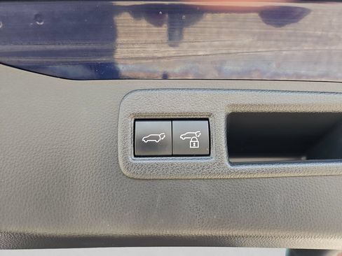Used 2021 Toyota Venza LE w/ Carpet Mat Package (TMS) AWD/4WD image 19