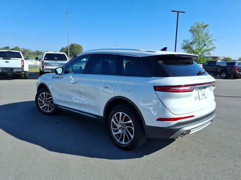 Used 2021 Lincoln Corsair Standard w/ Equipment Group 101A image 5