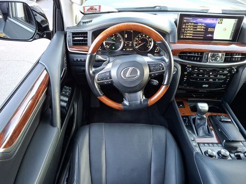 Used 2017 Lexus LX 570 4WD w/ Luxury Package image 12