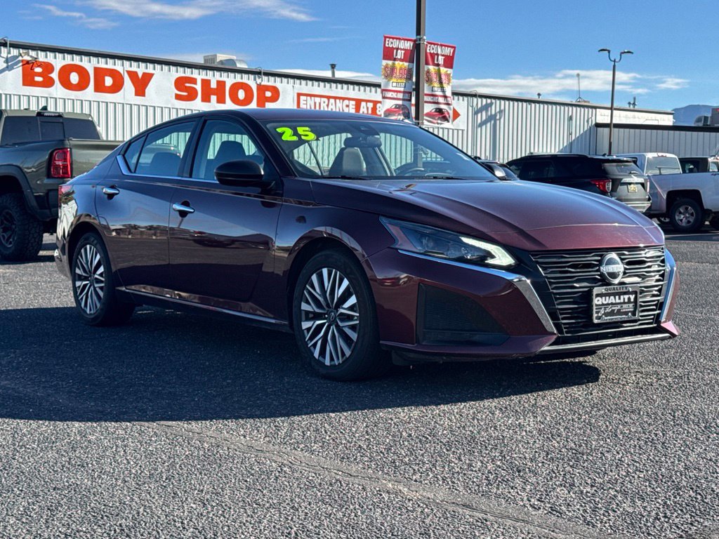 Used 2025 Nissan Altima 2.5 SV FWD image 1