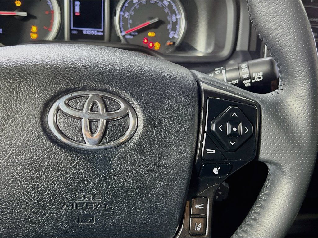 Used 2022 Toyota 4Runner TRD Off-Road Premium AWD/4WD image 17