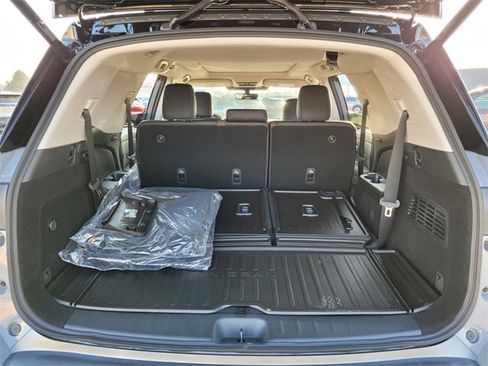 New 2026 Nissan Pathfinder Platinum image 17