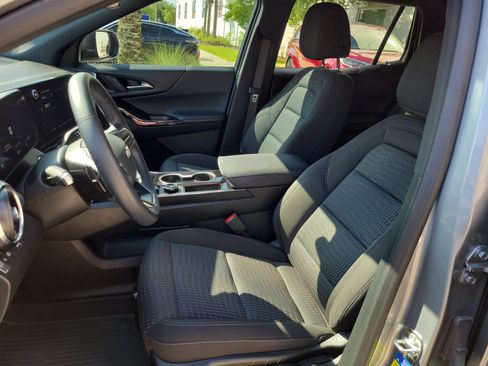 Used 2026 Chevrolet Equinox LT FWD image 13