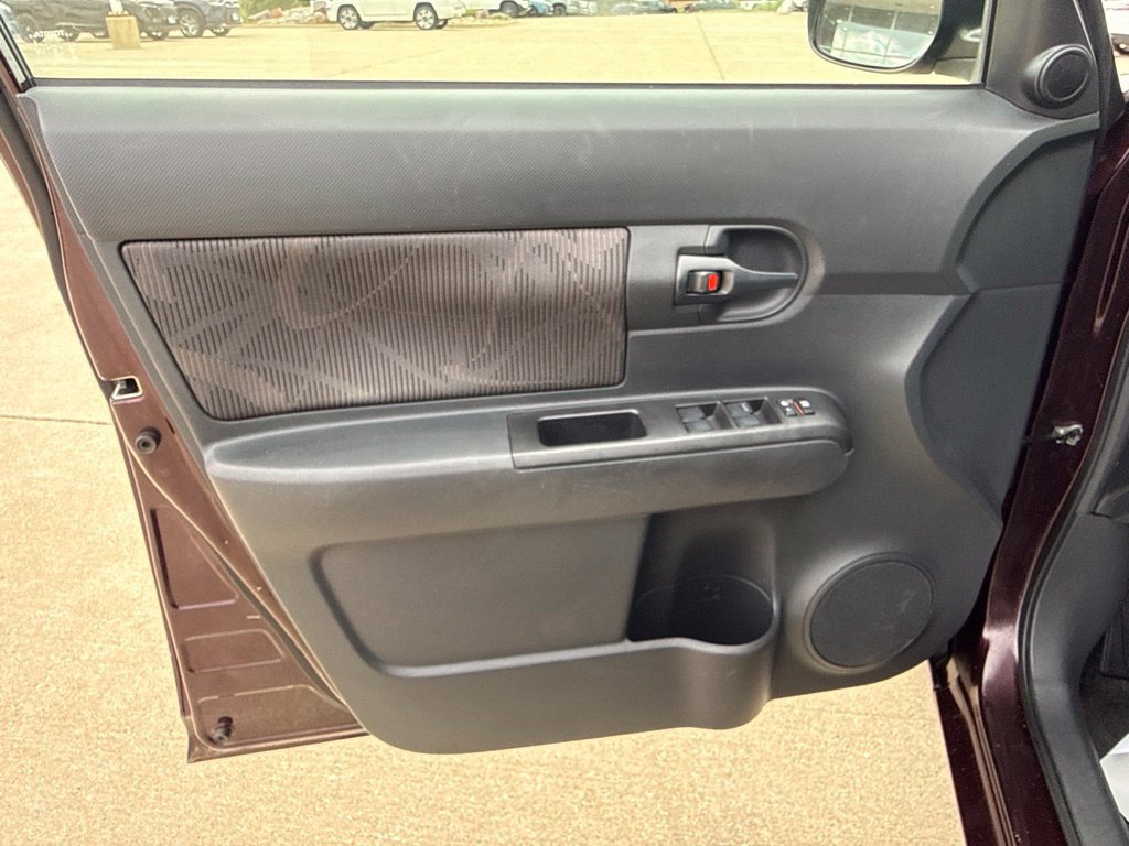 Used 2015 Scion xB FWD image 12