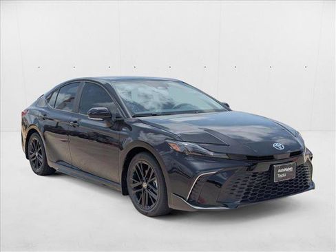 New 2025 Toyota Camry SE image 7