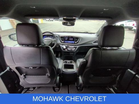 Used 2022 Chrysler Pacifica Touring-L w/ S Appearance Package AWD/4WD image 20