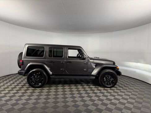 Used 2025 Jeep Wrangler Unlimited Sahara image 5