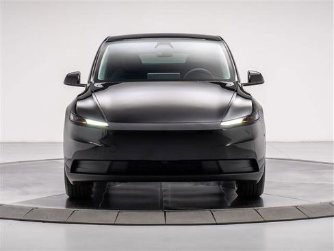 Used 2026 Tesla Model Y 2WD image 8
