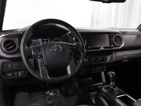 Used 2023 Toyota Tacoma TRD Off-Road image 6