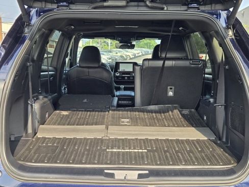 Used 2024 Toyota Highlander XSE AWD/4WD image 11