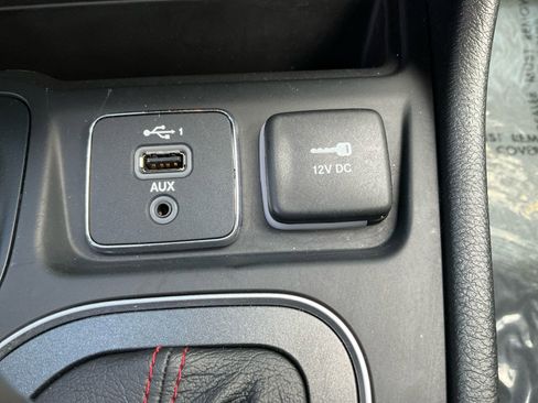 Used 2022 Jeep Cherokee Trailhawk AWD/4WD image 25