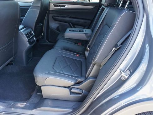 Used 2024 Volkswagen Atlas Cross Sport SE image 18