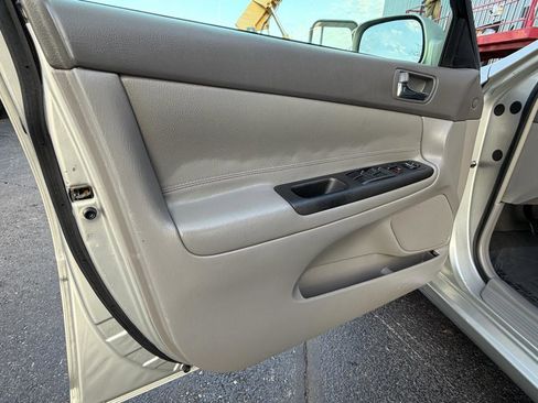 Used 2005 Toyota Camry LE image 10