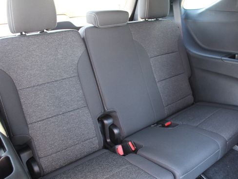 New 2027 Chevrolet Traverse LT w/ Sun and Wheel Package FWD image 18