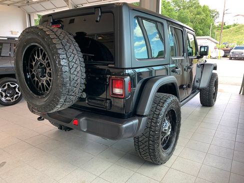 Used 2026 Jeep Wrangler Unlimited Sport AWD/4WD image 11