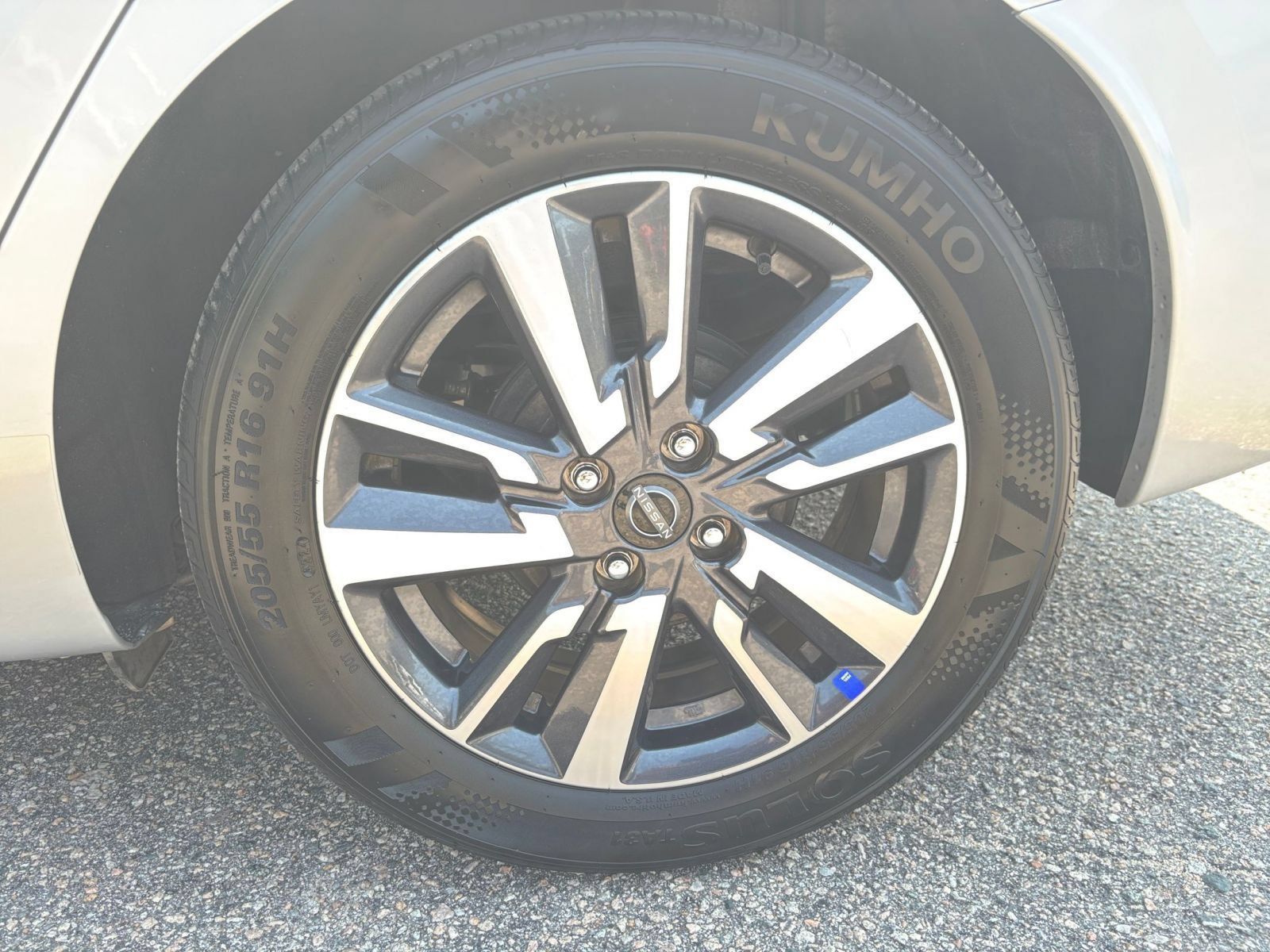 Used 2025 Nissan Versa SV FWD image 26