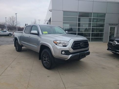 Used 2022 Toyota Tacoma SR5 image 2