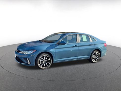 Used 2025 Volkswagen Jetta SE image 8