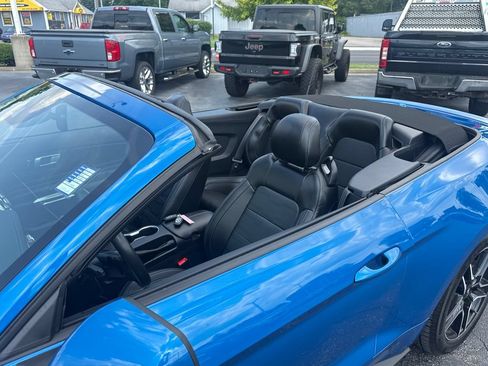 Used 2021 Ford Mustang GT Premium w/ Equipment Group 401A RWD image 40