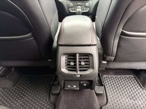 Used 2019 Jeep Cherokee Trailhawk AWD/4WD image 21