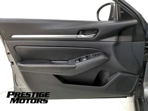 Used 2022 Nissan Altima 2.5 SV AWD/4WD image 25