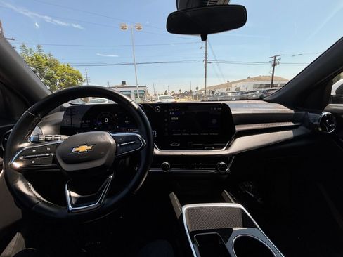 Used 2025 Chevrolet Equinox LT AWD/4WD image 29