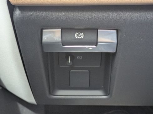 New 2026 Land Rover Defender 110 X-Dynamic SE image 18