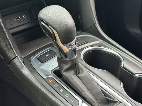 Used 2023 Chevrolet Equinox LT w/ LPO, Floor Liner Package image 21