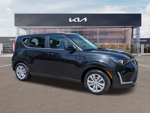 Certified 2024 Kia Soul LX FWD image 2