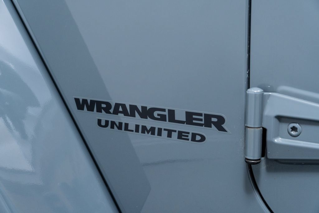 Used 2015 Jeep Wrangler Unlimited Rubicon AWD/4WD image 13