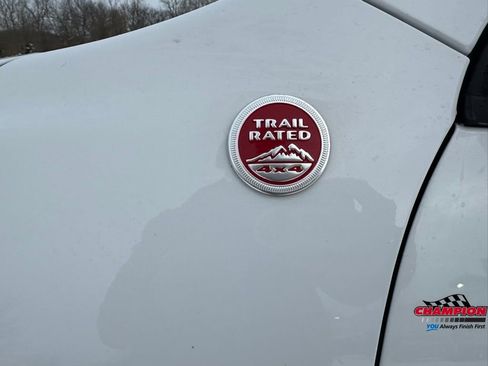 Used 2019 Jeep Cherokee Trailhawk w/ Cold Weather Group image 10