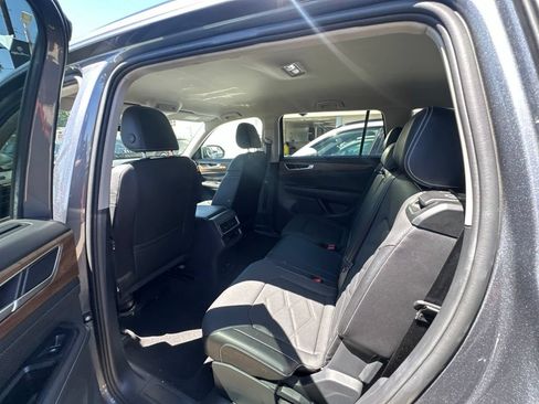 Used 2025 Volkswagen Atlas SE FWD image 6