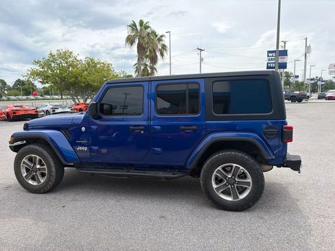 Used 2018 Jeep Wrangler Unlimited Sahara AWD/4WD image 7