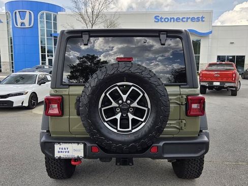 Used 2025 Jeep Wrangler Unlimited Rubicon AWD/4WD image 4
