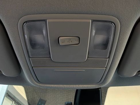 Used 2025 Kia Soul LX w/ LX Technology Package FWD image 16