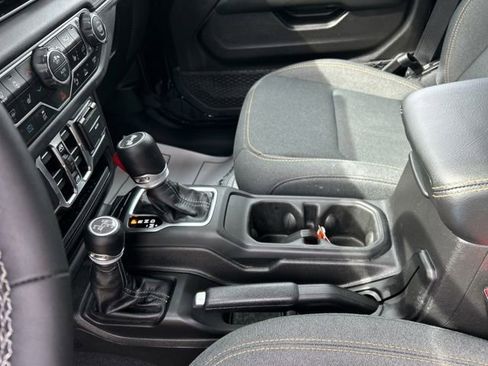 Used 2025 Jeep Wrangler Unlimited Sahara w/ Safety Group AWD/4WD image 32