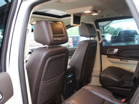 Used 2011 Cadillac Escalade Platinum image 13