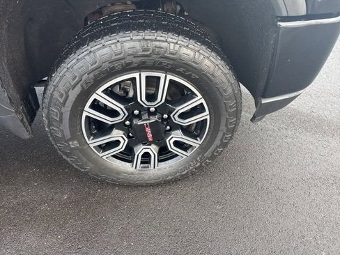 Used 2022 GMC Sierra 2500 AT4 w/ AT4 Premium Plus Package image 9