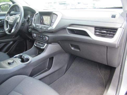 Used 2024 GMC Terrain SLE FWD image 11