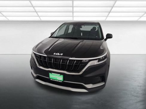 Used 2024 Kia Carnival LX FWD image 2