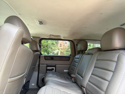Used 2004 HUMMER H2 Luxury w/ Preferred Equipment Group image 16