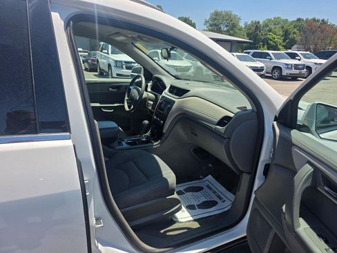 Used 2017 Chevrolet Traverse LT FWD image 9