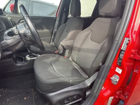 Used 2017 Jeep Renegade Latitude w/ Popular Equipment Group image 10