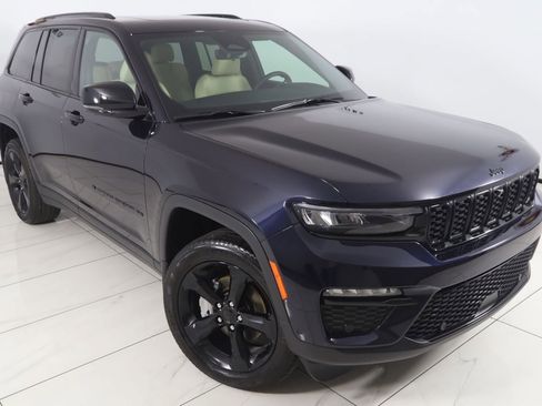 Used 2024 Jeep Grand Cherokee Limited w/ Luxury Tech Group II image 17