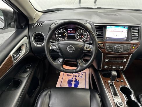 Used 2020 Nissan Pathfinder Platinum image 28