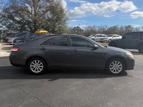 Used 2010 Toyota Camry XLE image 4