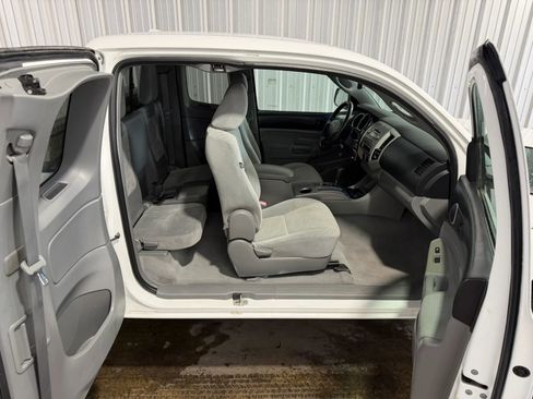 Used 2010 Toyota Tacoma PreRunner RWD image 13