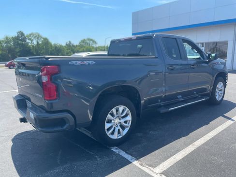 Used 2019 Chevrolet Silverado 1500 Custom w/ Custom Convenience Package AWD/4WD image 3