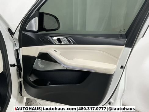 Used 2021 BMW X5 M50i w/ Executive Package image 38