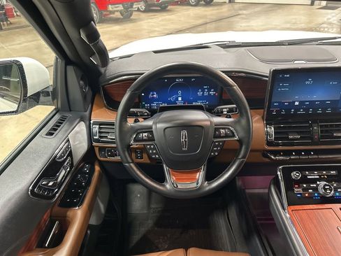 Certified 2024 Lincoln Navigator L Reserve image 15